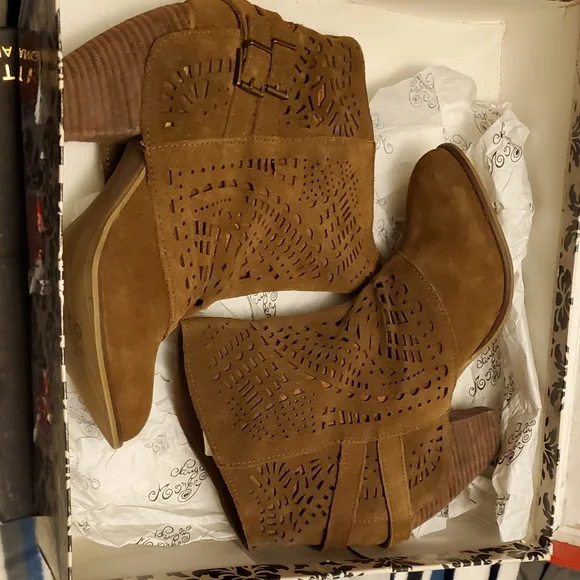 New NAUGHTY MONKEY LYRICS TAN LASER CUT PERFORATED ANKLE BOOTS 8 - Picture 5 of 9
